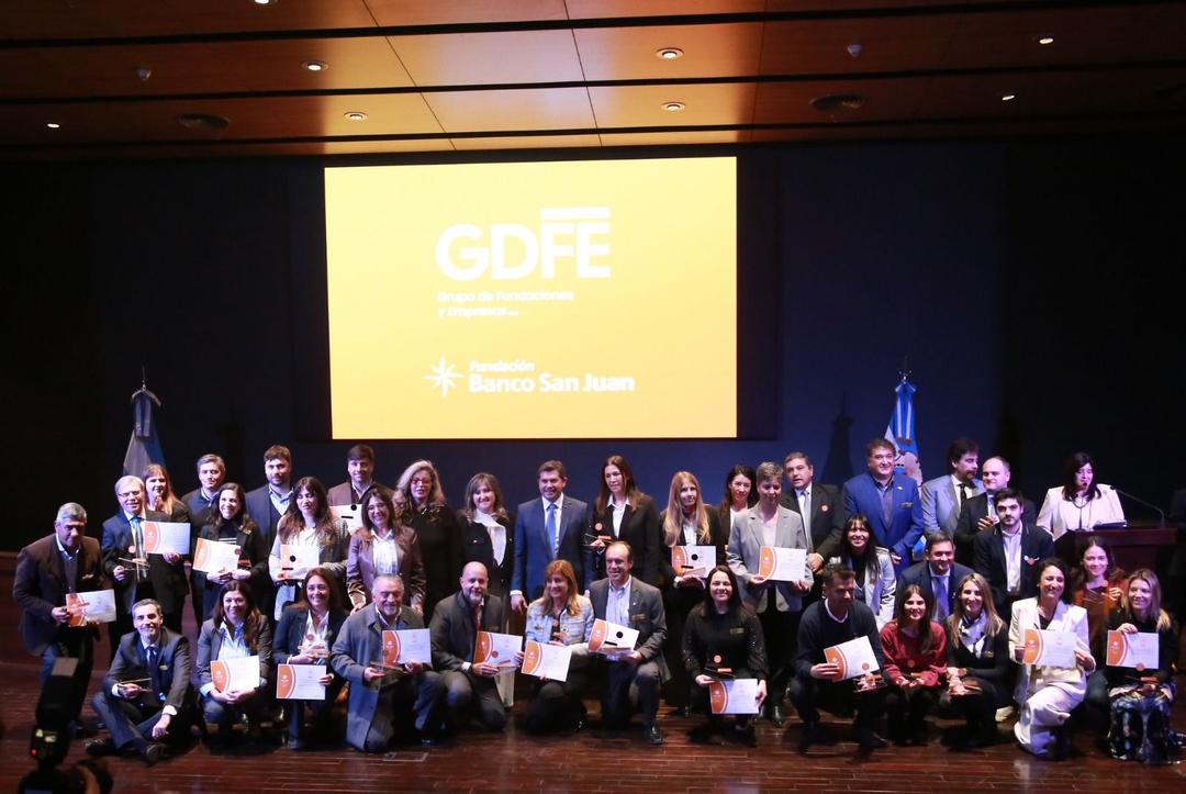 Orrego resaltó los resultados educativos y distinguió a organizaciones que acompañan la alfabetización