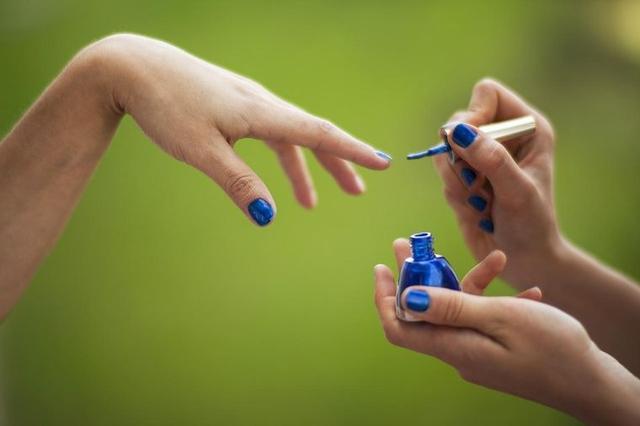La Anmat amplía la nómina de sustancias vedadas en cosméticos y perfumes
