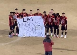 Trinidad se sumó al homenaje a la Selección y levantó la bandera por Malvinas