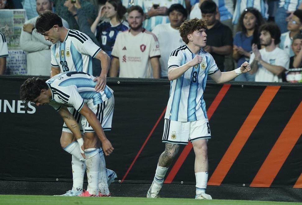 Argentina arrancó con todo y madrugó a Islandia en Alabama