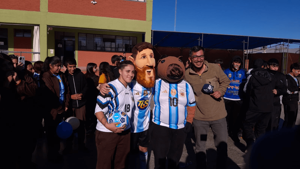 El personaje de Telesol visitó el Colegio Santa Teresita en Rawson