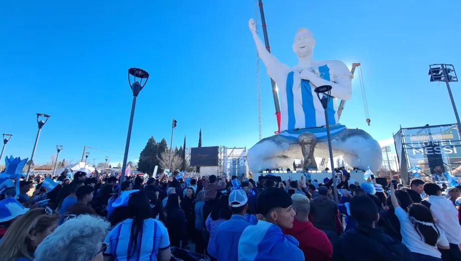 Cutral Co sorprendió con un Messi gigante que ya marca récord