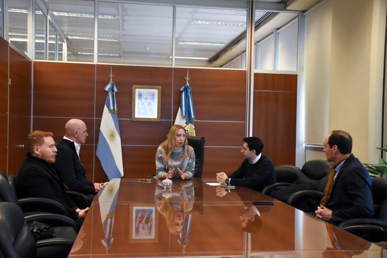 Buscan acelerar los trámites para dar escrituras a más familias