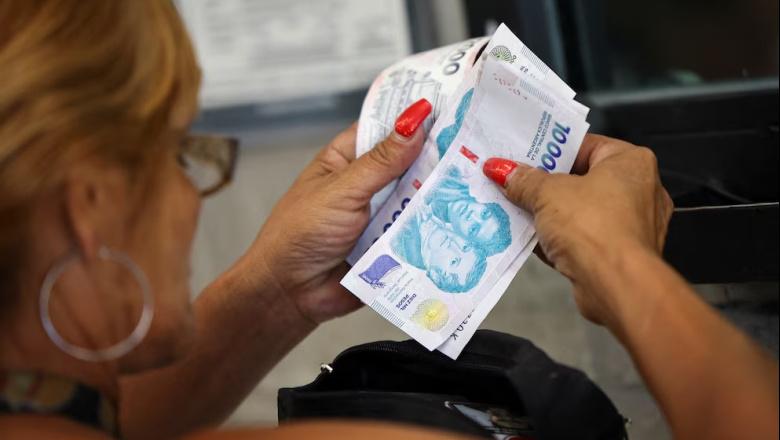 Los créditos volvieron a crecer en julio y asoman las primeras señales de recuperación