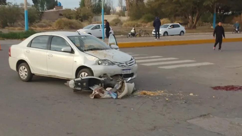 Choque violento en Jáchal dejó a un motociclista internado con fracturas