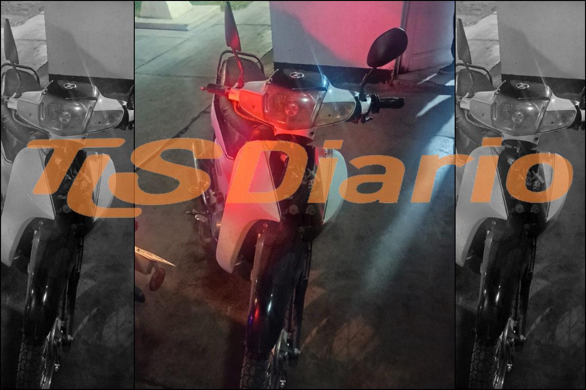 Dejó la moto tirada y se borró entre los yuyos en Santa Lucía