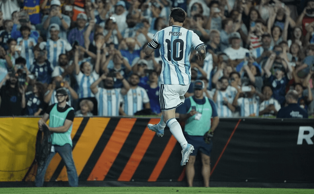 Argentina superó a Islandia en su último amistoso y Messi volvió a sumar minutos
