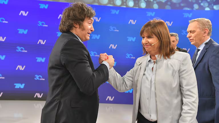 Milei aparece arriba en dos balotajes y crece el voto en blanco