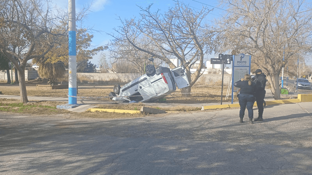 Dos detenidos tras una fuga que terminó con un vehículo volcado en Pocito