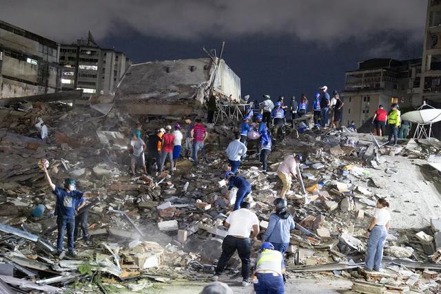 El factor clave detrás del colapso de edificios en Venezuela, según un experto