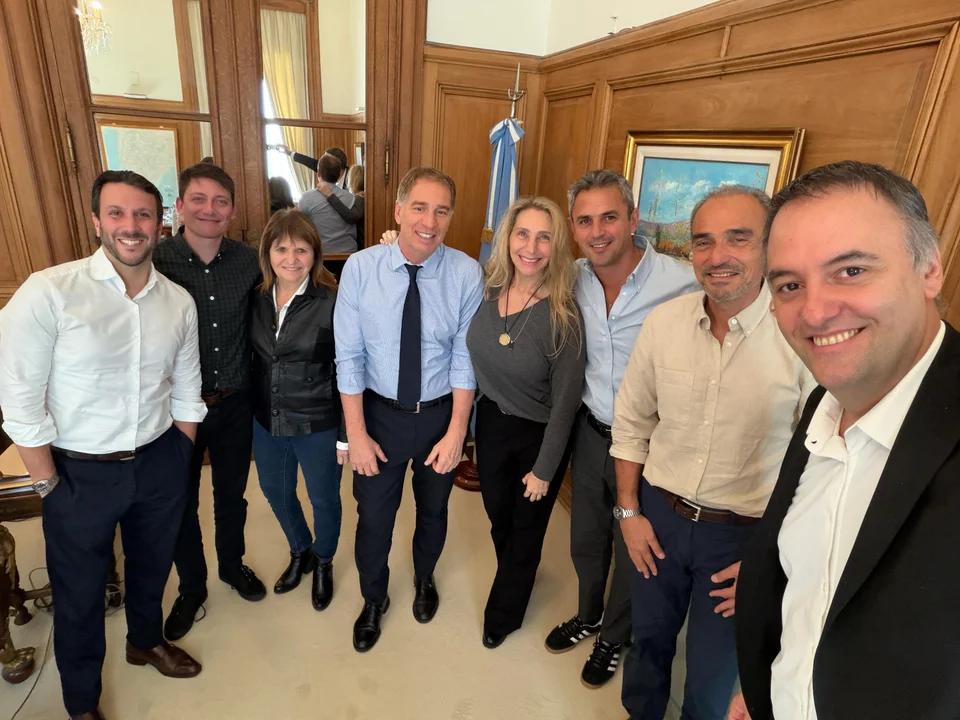 Adorni tomó la posta en una reunión larga y quedaron expuestas las internas del oficialismo