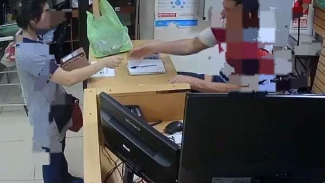 Detienen a una docente acusada de usar la tarjeta de una colega para compras por más de $300.000
