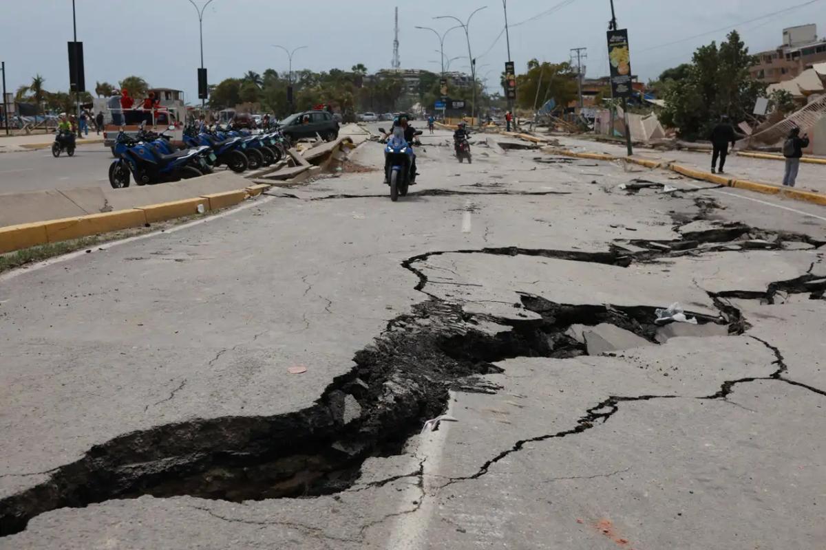 Venezuela bajo el agua y los escombros: ya son 235 los muertos y 4.300 los heridos