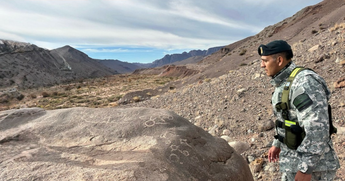 Gendarmería topó con grabados antiguos en la cordillera de Calingasta
