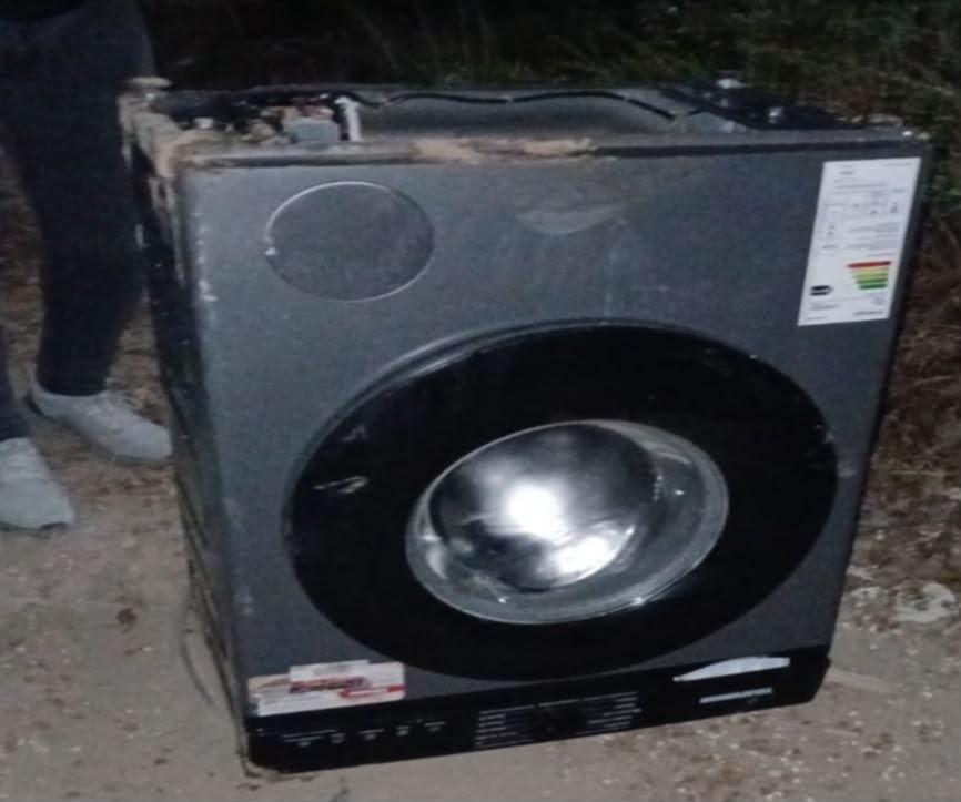Lo frenaron cuando llevaba un lavarropas en carretilla y acabó preso