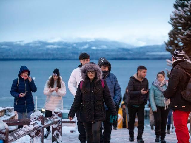 Sube el costo de vacacionar en el país y se amplía la brecha con los viajes al exterior