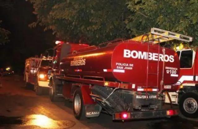 Una familia perdió su casa tras un incendio en barrio Papa Francisco