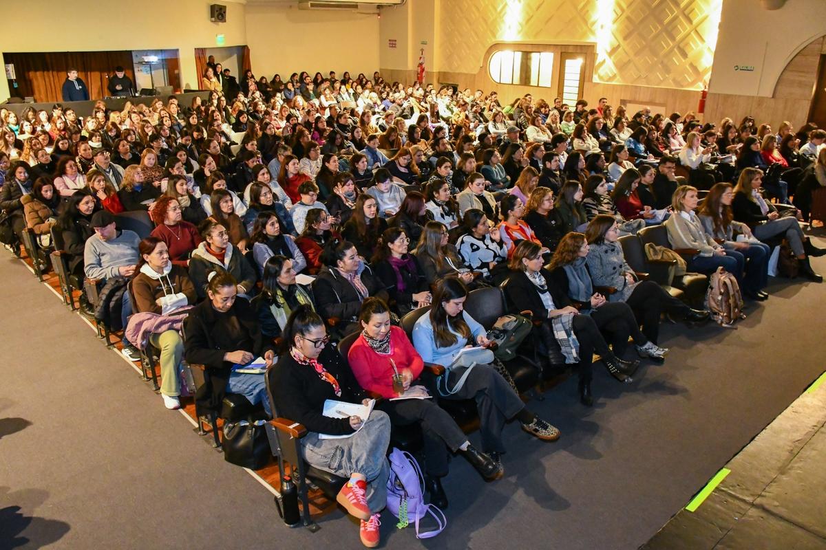 San Juan refuerza la formación sobre TEA con una nueva jornada a sala llena