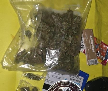 Demoran a tres jóvenes en un operativo y secuestran marihuana en avenida Libertador y Mendoza