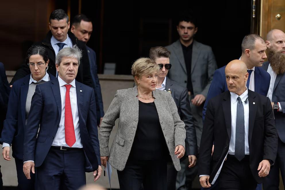 Caputo dijo que el FMI quedó sorprendido con el plan económico y defendió la visita de Georgieva