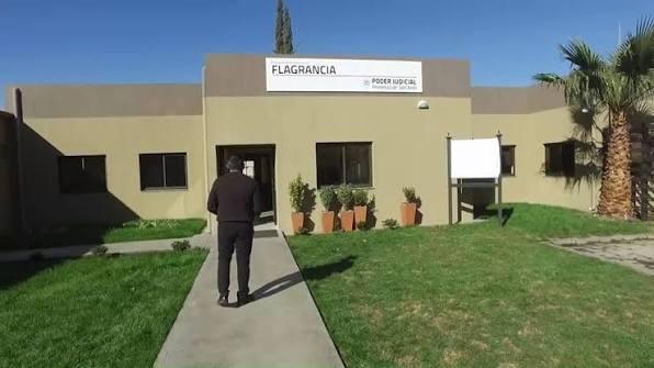 Atacó a su pareja con cuchillos, amenazó a un chofer y recibió una condena condicional