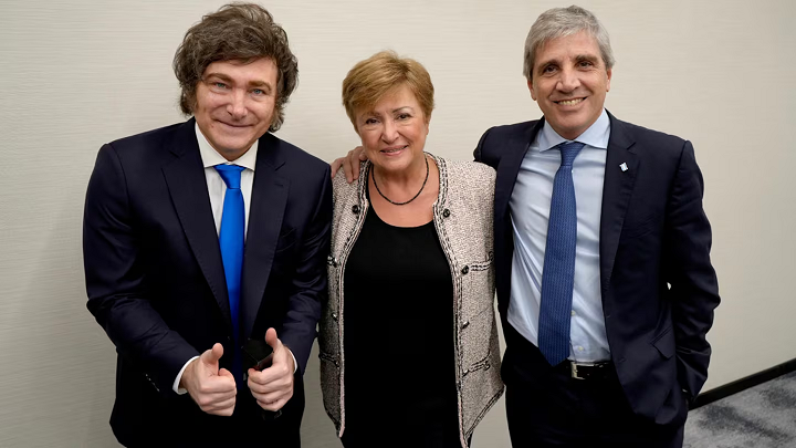 El FMI avaló la revisión del programa con Argentina y pidió cambios en impuestos y jubilaciones