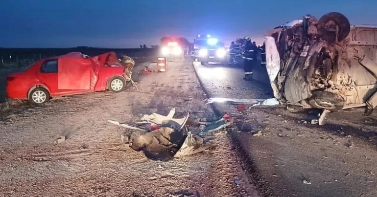 Un micro con nenas futbolistas chocó de frente y dejó dos muertos en la ruta