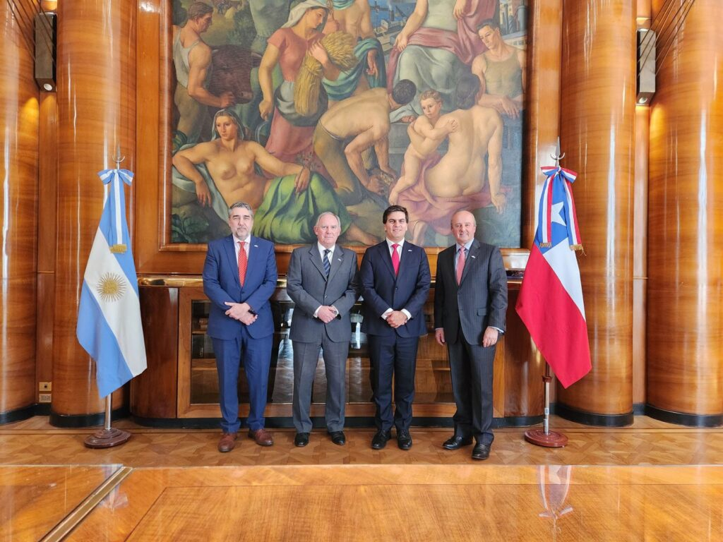 Vicuña ganó peso en la reunión que impulsa el tratado minero entre Argentina y Chile