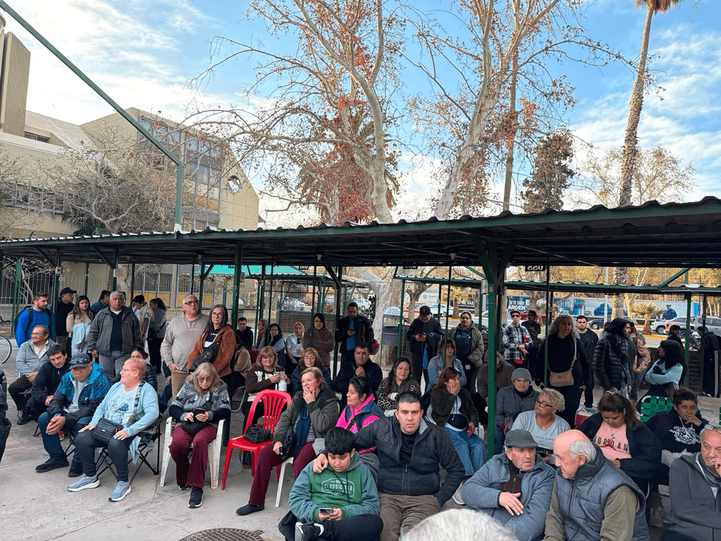 Los puesteros de la Feria de las Pulgas se plantan contra el traslado y piden seguir en su lugar de siempre
