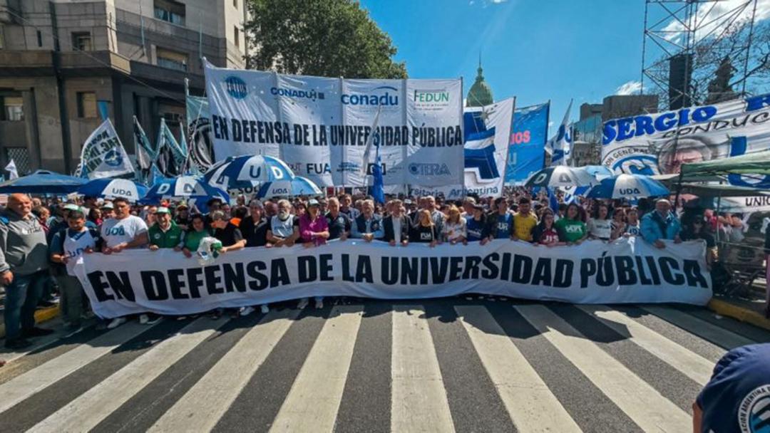 Universidades de todo el país marchan por fondos y salarios