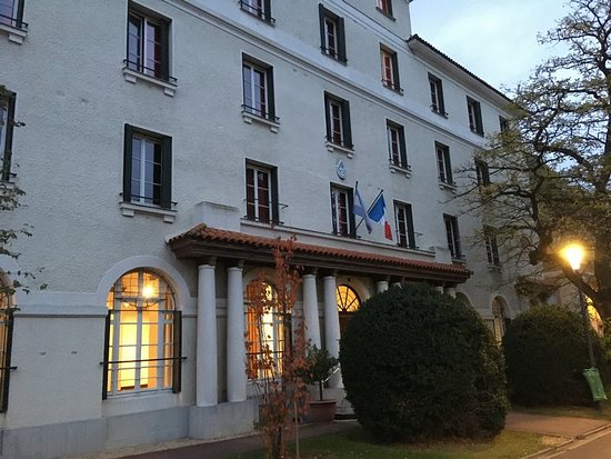 Residentes de la Casa Argentina denuncian castigos y exclusiones en la residencia