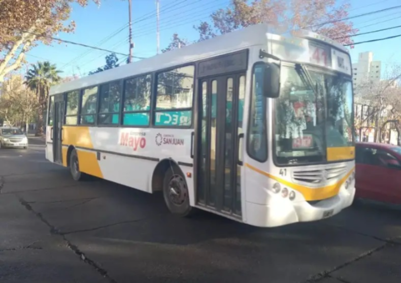 Dos empresas de colectivos fueron sancionadas en San Juan por achicar recorridos