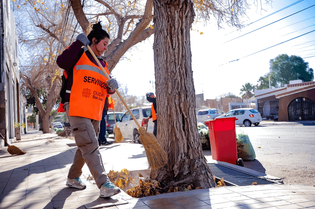 Capital sale a fondo con el arreglo de plazas y paseos en el sur y el noroeste