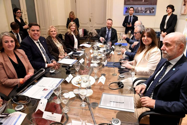 Senadores y legisladores australianos analizaron minería, inversiones y regulación digital