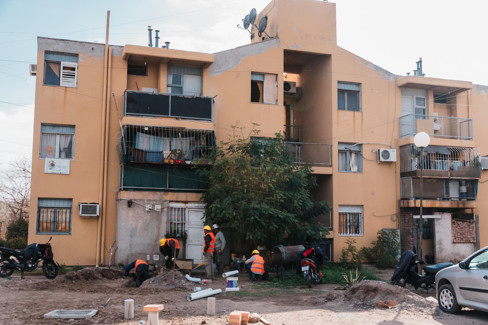 Rawson sigue la obra de cloacas en el Barrio SUTIAGYF con fondos propios