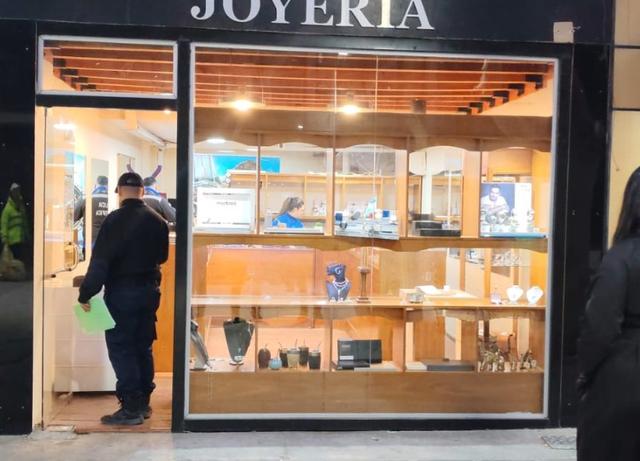 Una joyería de calle Tucumán fue asaltada y el perjuicio supera los 30 millones de pesos