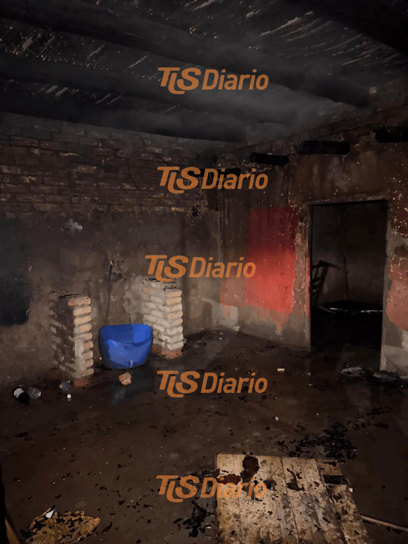 Se prendió fuego una casa vacía en Villa del Sur y el barrio quedó en vilo