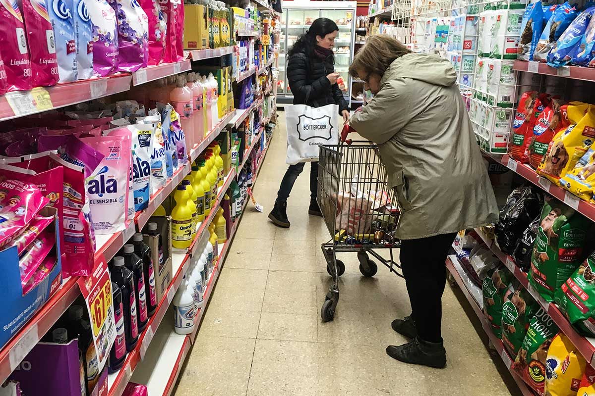 Abril dejó la actividad quieta y el consumo masivo volvió a aflojar
