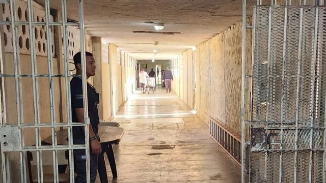La insólita maniobra de un ladrón en Rivadavia: robó un colchón, escapó por un descampado y terminó preso