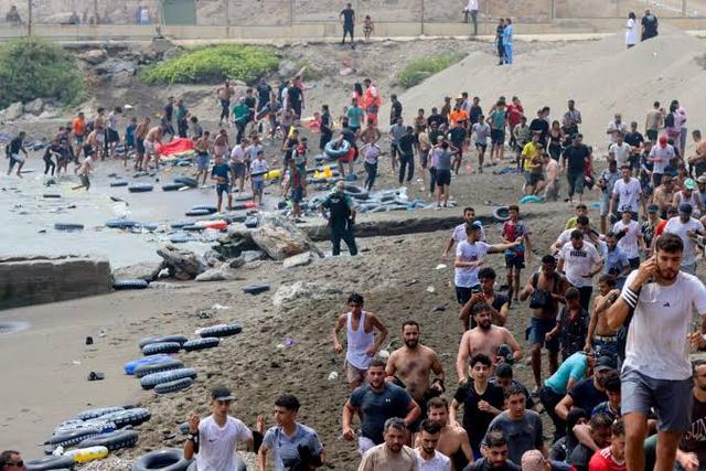 España refuerza el rompeolas de Ceuta tras la crisis migratoria con Marruecos