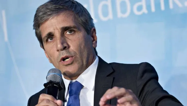 Caputo presentará el lunes el plan para cubrir los vencimientos en dólares de 2026 y 2027