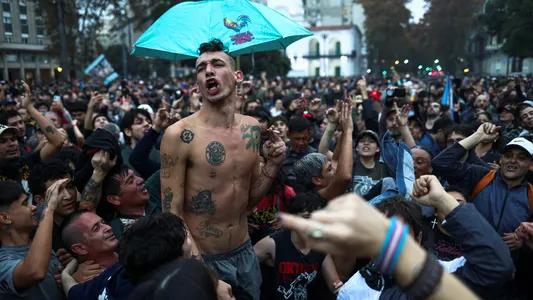 Una multitud se congrega en Avellaneda para el último adiós a Indio Solari