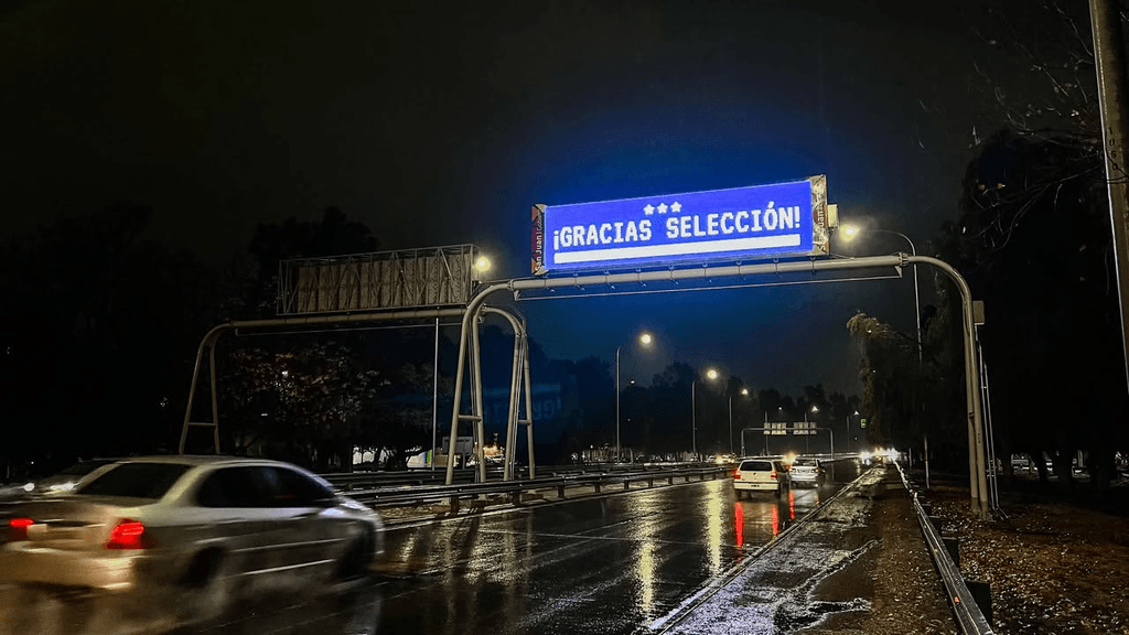 La lluvia y un mensaje en Circunvalación marcaron la despedida de Argentina en San Juan