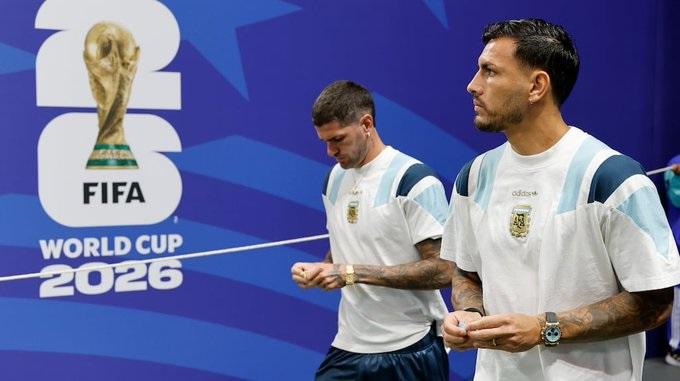 De Paul y Paredes no aflojaron ni con el show de apertura en el MetLife