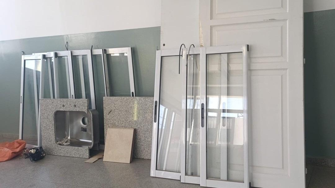Saquearon casas del IPV en obra en Sarmiento: cayó uno y van por otros seis