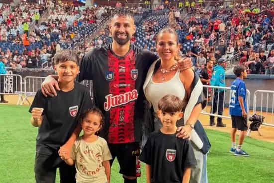 Un futbolista argentino pidió ayuda para localizar a su esposa y sus dos hijos tras el derrumbe de su edificio