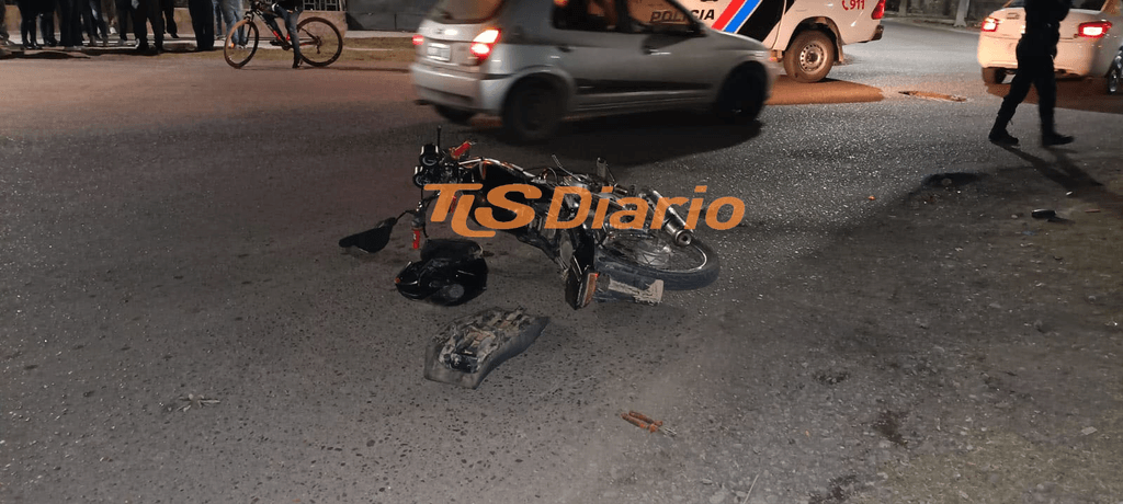 Asaltaron a una mujer, escaparon en moto y terminaron chocando a un repartidor en Rivadavia