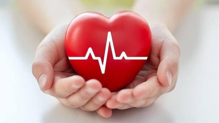 El yoga se posiciona como una práctica eficaz para cuidar el corazón