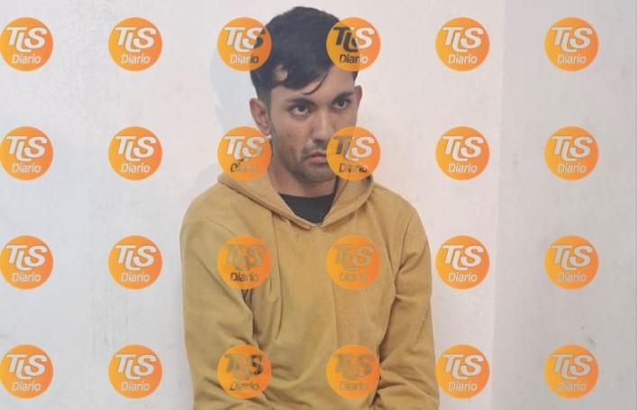 Lo amenazó con un cuchillo frente a una escuela para sacarle las zapatillas y lo agarraron a los pocos minutos