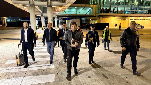 Milei viajó a Ecuador y se ausentará de la sesión del Senado por la ley de Tierras